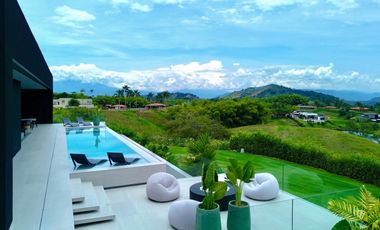 Majestuosa casa campestre amoblada con impresionante vista a los nevados en Malabar Condominio Campestre. Pereira - Colombia.