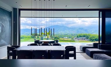 Majestuosa casa campestre amoblada con impresionante vista a los nevados en Malabar Condominio Campestre. Pereira - Colombia.
