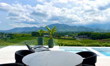 Majestuosa casa campestre amoblada con impresionante vista a los nevados en Malabar Condominio Campestre. Pereira - Colombia.