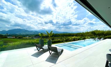 Majestuosa casa campestre amoblada con impresionante vista a los nevados en Malabar Condominio Campestre. Pereira - Colombia.