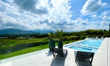 Majestuosa casa campestre amoblada con impresionante vista a los nevados en Malabar Condominio Campestre. Pereira - Colombia.