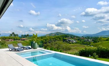 Majestuosa casa campestre amoblada con impresionante vista a los nevados en Malabar Condominio Campestre. Pereira - Colombia.