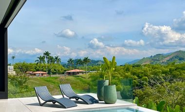 Majestuosa casa campestre amoblada con impresionante vista a los nevados en Malabar Condominio Campestre. Pereira - Colombia.