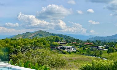 Majestuosa casa campestre amoblada con impresionante vista a los nevados en Malabar Condominio Campestre. Pereira - Colombia.