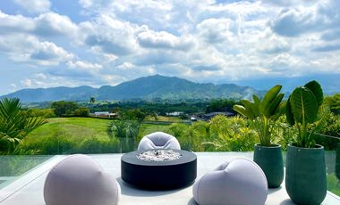 Majestuosa casa campestre amoblada con impresionante vista a los nevados en Malabar Condominio Campestre. Pereira - Colombia.