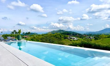 Majestuosa casa campestre amoblada con impresionante vista a los nevados en Malabar Condominio Campestre. Pereira - Colombia.
