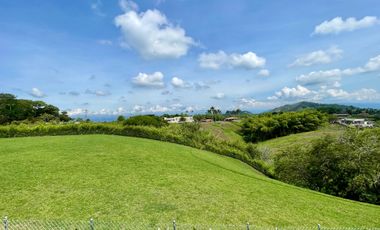 Majestuosa casa campestre amoblada con impresionante vista a los nevados en Malabar Condominio Campestre. Pereira - Colombia.