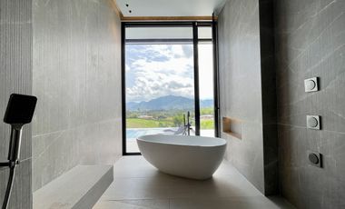 Majestuosa casa campestre amoblada con impresionante vista a los nevados en Malabar Condominio Campestre. Pereira - Colombia.