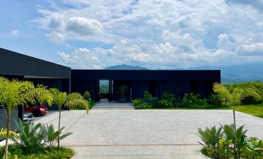 Majestuosa casa campestre amoblada con impresionante vista a los nevados en Malabar Condominio Campestre. Pereira - Colombia.