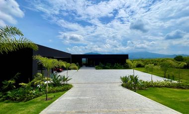 Majestuosa casa campestre amoblada con impresionante vista a los nevados en Malabar Condominio Campestre. Pereira - Colombia.