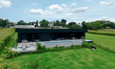 Majestuosa casa campestre amoblada con impresionante vista a los nevados en Malabar Condominio Campestre. Pereira - Colombia.