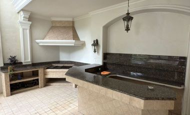 Residencia Estilo Francés en Venta – Fracc. Villa Encantada, Tampico