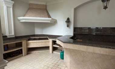 Residencia Estilo Francés en Venta – Fracc. Villa Encantada, Tampico