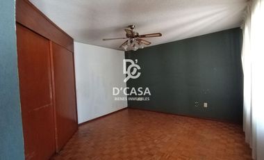 Amplia casa en venta en Arboledas