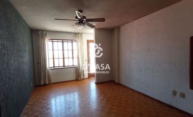 Amplia casa en venta en Arboledas