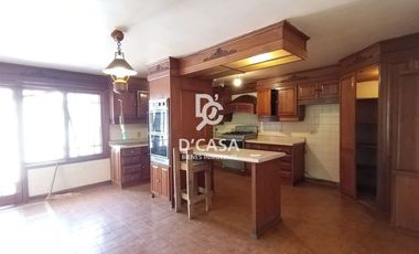 Amplia casa en venta en Arboledas