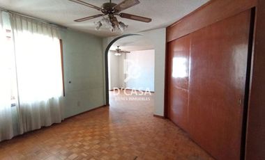 Amplia casa en venta en Arboledas