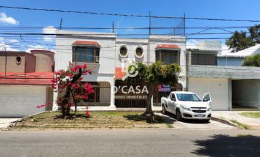 Amplia casa en venta en Arboledas