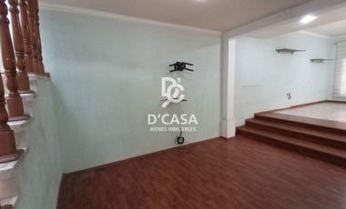 Amplia casa en venta en Arboledas