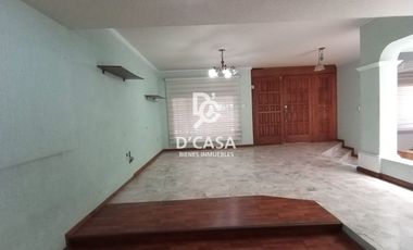 Amplia casa en venta en Arboledas