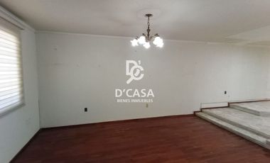 Amplia casa en venta en Arboledas