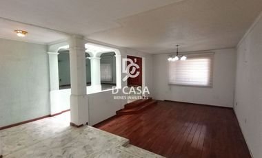 Amplia casa en venta en Arboledas