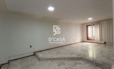 Amplia casa en venta en Arboledas