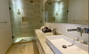 Amplio departamento de 3 cuartos en renta. A dos cuadras de la 5ta y caminando a la playa.