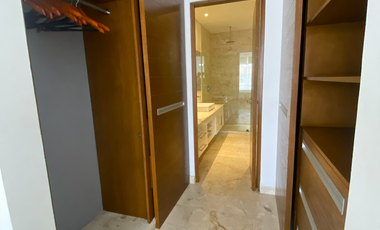 Amplio departamento de 3 cuartos en renta. A dos cuadras de la 5ta y caminando a la playa.