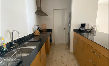 Amplio departamento de 3 cuartos en renta. A dos cuadras de la 5ta y caminando a la playa.