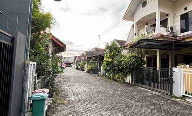 Di Sewakan rumah cocok buat kantor atau keluarga di Monjali dlm ringroad dkt ugm