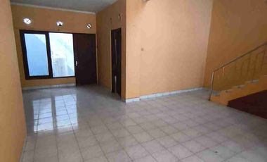 Di Sewakan rumah cocok buat kantor atau keluarga di Monjali dlm ringroad dkt ugm