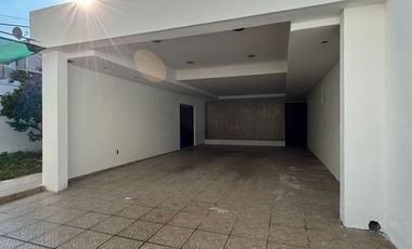 Casa en Renta sobre Av. Tepeyac, Col. Chapalita, ideal para Restaurante