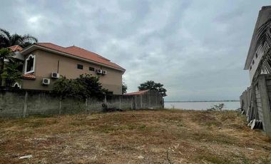 VENDO HERMOSO TERRENO FRENTE AL RIO