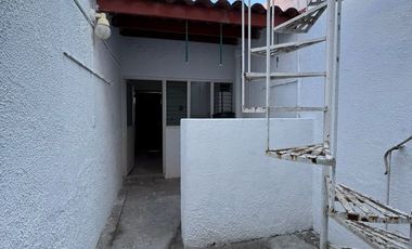 Casa en Renta sobre Av. Tepeyac, Col. Chapalita, ideal para Restaurante