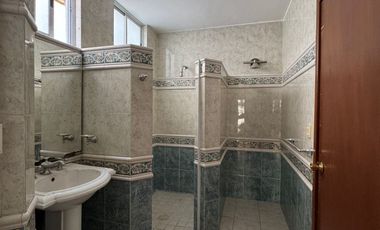 Casa en Renta sobre Av. Tepeyac, Col. Chapalita, ideal para Restaurante