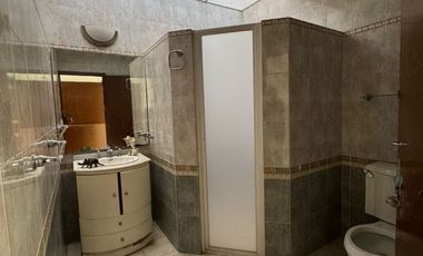 Casa en Renta sobre Av. Tepeyac, Col. Chapalita, ideal para Restaurante