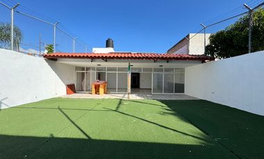 Casa en Renta sobre Av. Tepeyac, Col. Chapalita, ideal para Restaurante