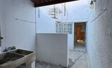 Casa en Renta sobre Av. Tepeyac, Col. Chapalita, ideal para Restaurante