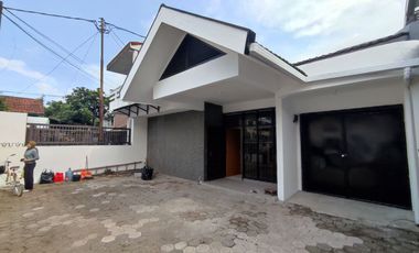 Rumah 2 Lantai Siap Huni di Jalan Leuwi Sari Bandung