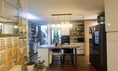 VENTA CASA MEDITERRÁNEA EN EXCLUSIVO CONDOMINIO DE CHICUREO, 4D (2D EN SUIETE) + 5B + TERRAZA + QUINCHO + PISCINA, AL LADO DEL COLEGIO SAN ANSELMO