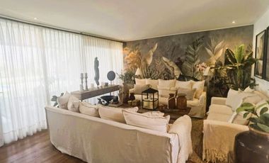 VENTA CASA MEDITERRÁNEA EN EXCLUSIVO CONDOMINIO DE CHICUREO, 4D (2D EN SUIETE) + 5B + TERRAZA + QUINCHO + PISCINA, AL LADO DEL COLEGIO SAN ANSELMO