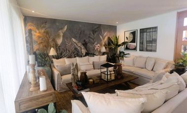 VENTA CASA MEDITERRÁNEA EN EXCLUSIVO CONDOMINIO DE CHICUREO, 4D (2D EN SUIETE) + 5B + TERRAZA + QUINCHO + PISCINA, AL LADO DEL COLEGIO SAN ANSELMO