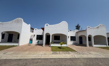 VILLAMIL PLAYAS VENDO CASA DE UNA PLANTA EN URBANIZACION ANACAPRI 2 CON SALIDA AL MAR