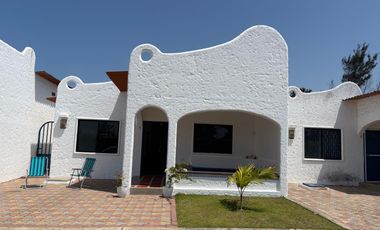 VILLAMIL PLAYAS VENDO CASA DE UNA PLANTA EN URBANIZACION ANACAPRI 2 CON SALIDA AL MAR