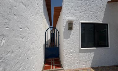 VILLAMIL PLAYAS VENDO CASA DE UNA PLANTA EN URBANIZACION ANACAPRI 2 CON SALIDA AL MAR