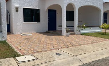 VILLAMIL PLAYAS VENDO CASA DE UNA PLANTA EN URBANIZACION ANACAPRI 2 CON SALIDA AL MAR