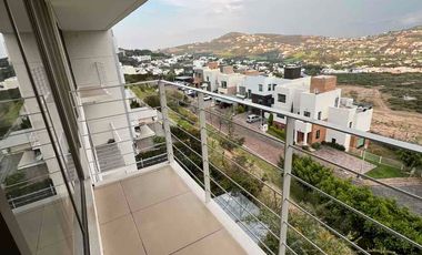 EN RENTA DEPARTAMENTO CON VISTA AL CAMPO DE GLOF TRES MARÍAS Y ROOF