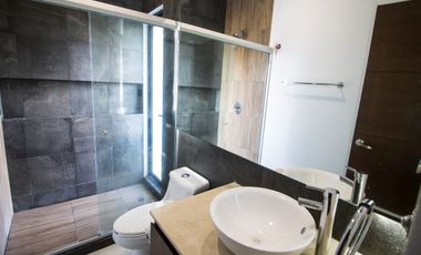 Casa en renta amueblada arbolada residencial; Cancún Q. Roo