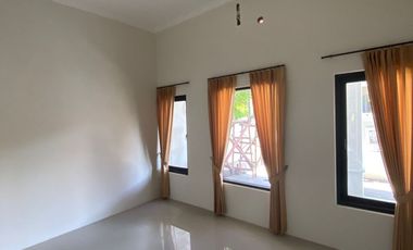 Rumah Manyar Jaya Praja Lokasi Pusat Kota 3 Kamar Tidur